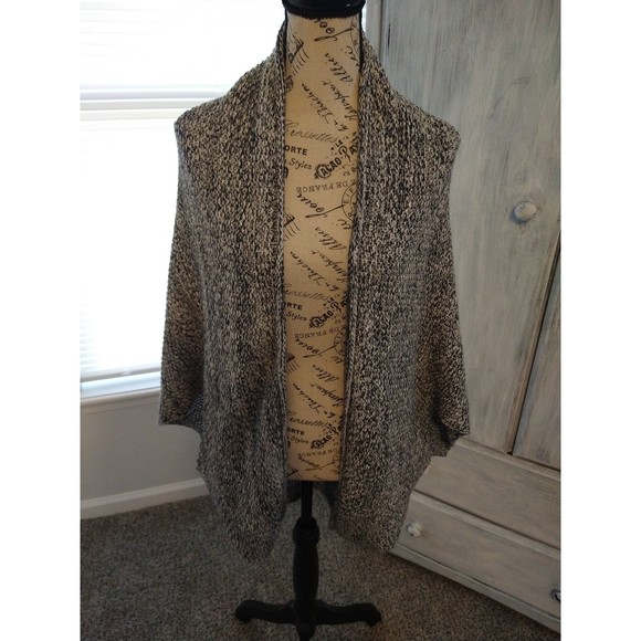 Active USA black & white multicolor wide sleeve small Cardigan - Picture 3 of 9